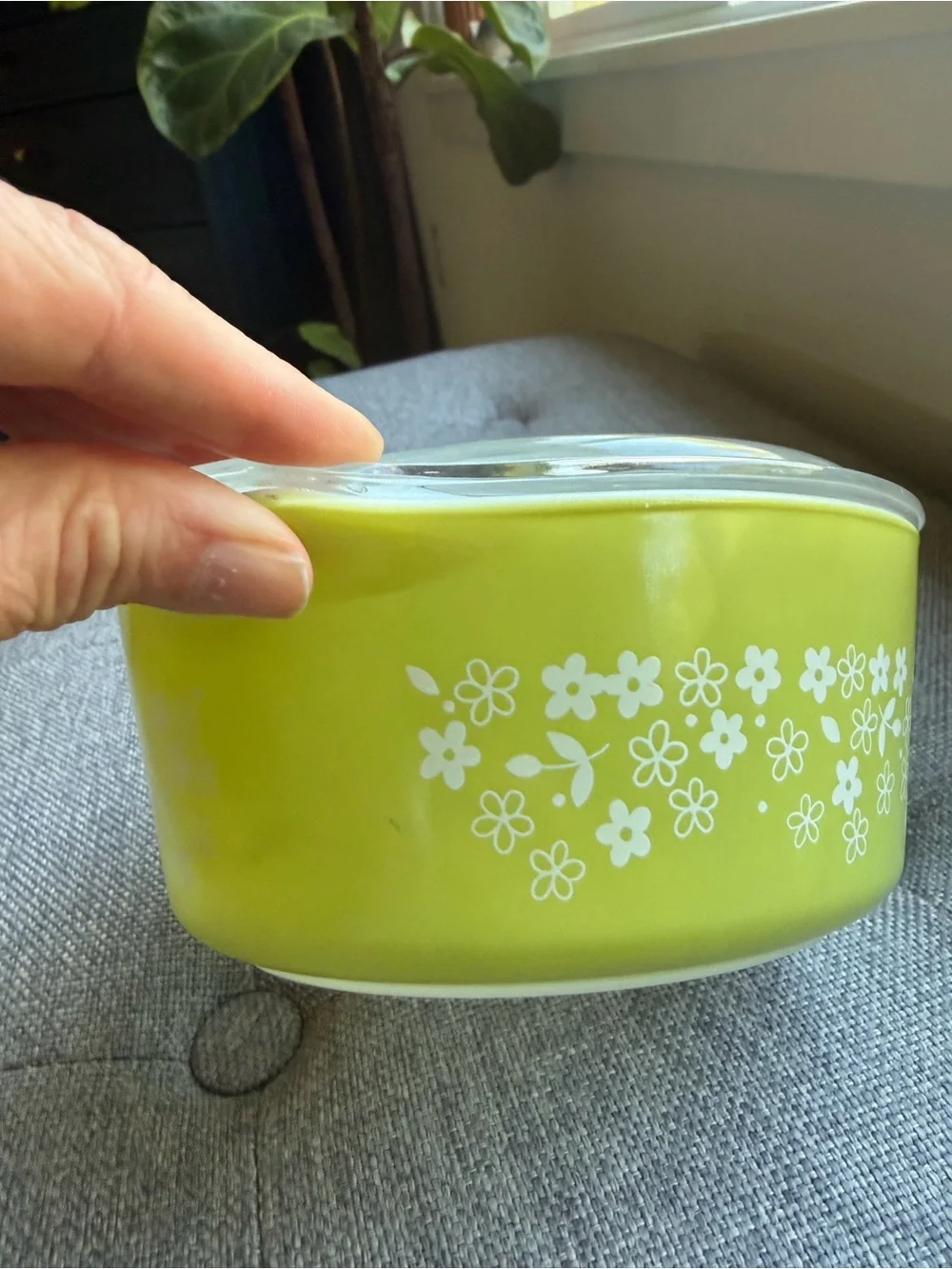 Pyrex Lime Green Glass Casserole - Crazy Daisy #472-b 1.5 pint